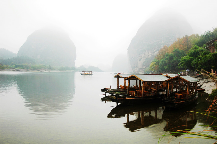 Chinese boats on a misty lake